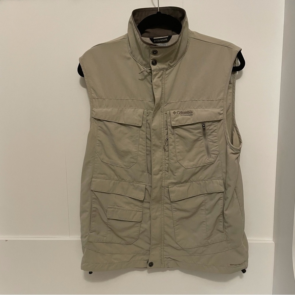 COPY - Columbia Titanium sleeveless jacket